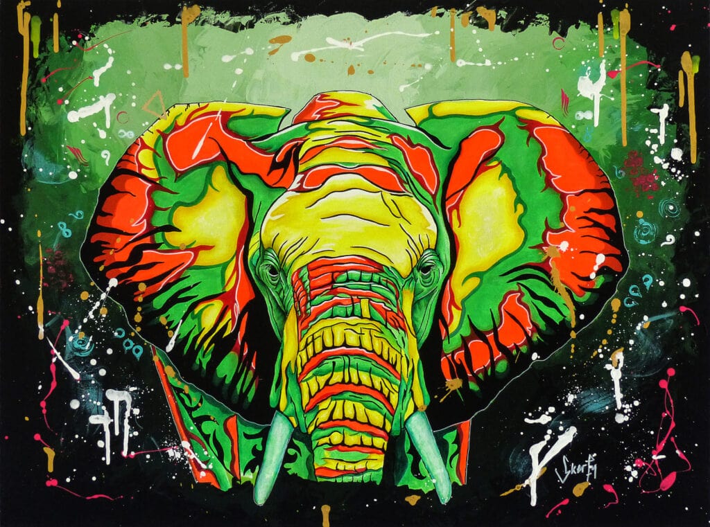 Peinture d'une tête d'éléphant de face aux couleurs vives, vert, jaune et rouge, sur fond vert et noir moucheté