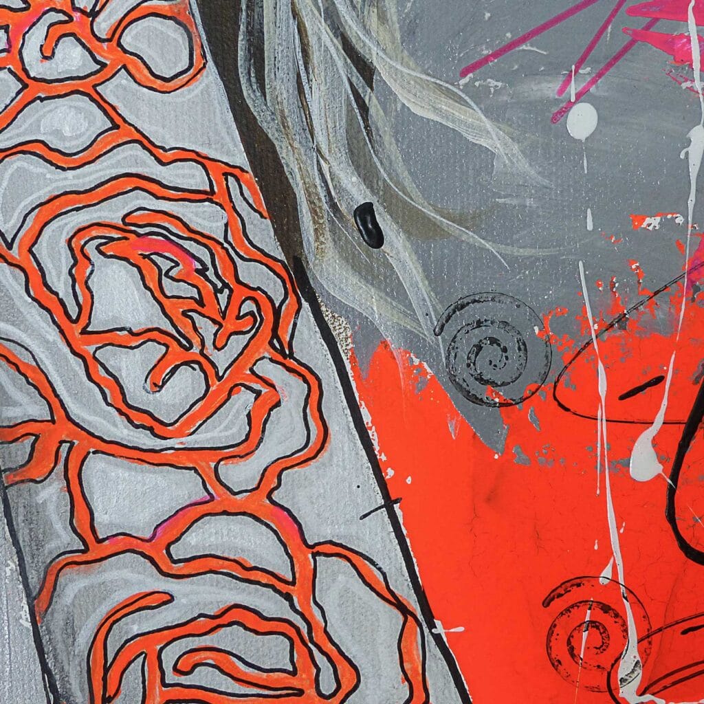 Détail de la surface grise couverte de volutes orange cernées de noir, spirales tamponnées et coulures blanches