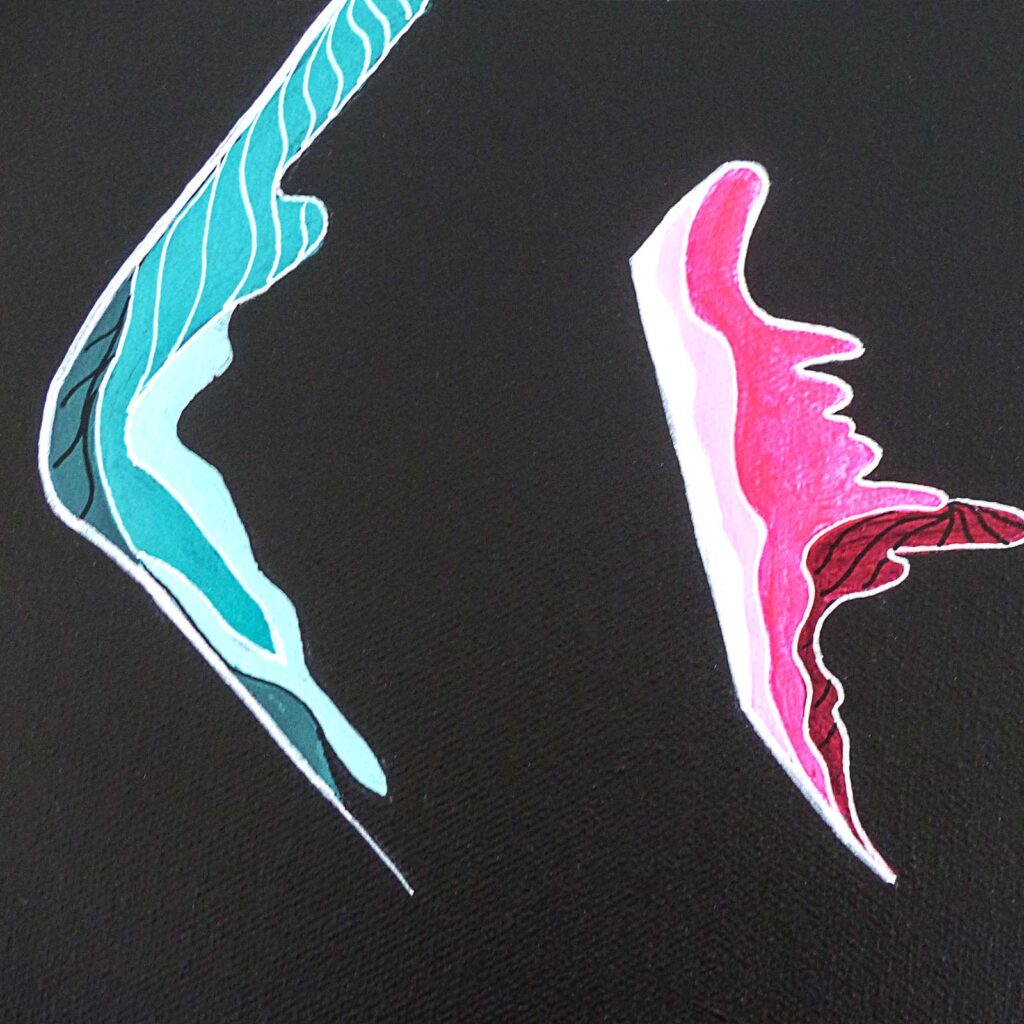 Détail de deux formes effilées, l'une turquoise, l'autre rose, cernées de blanc sur le fond noir