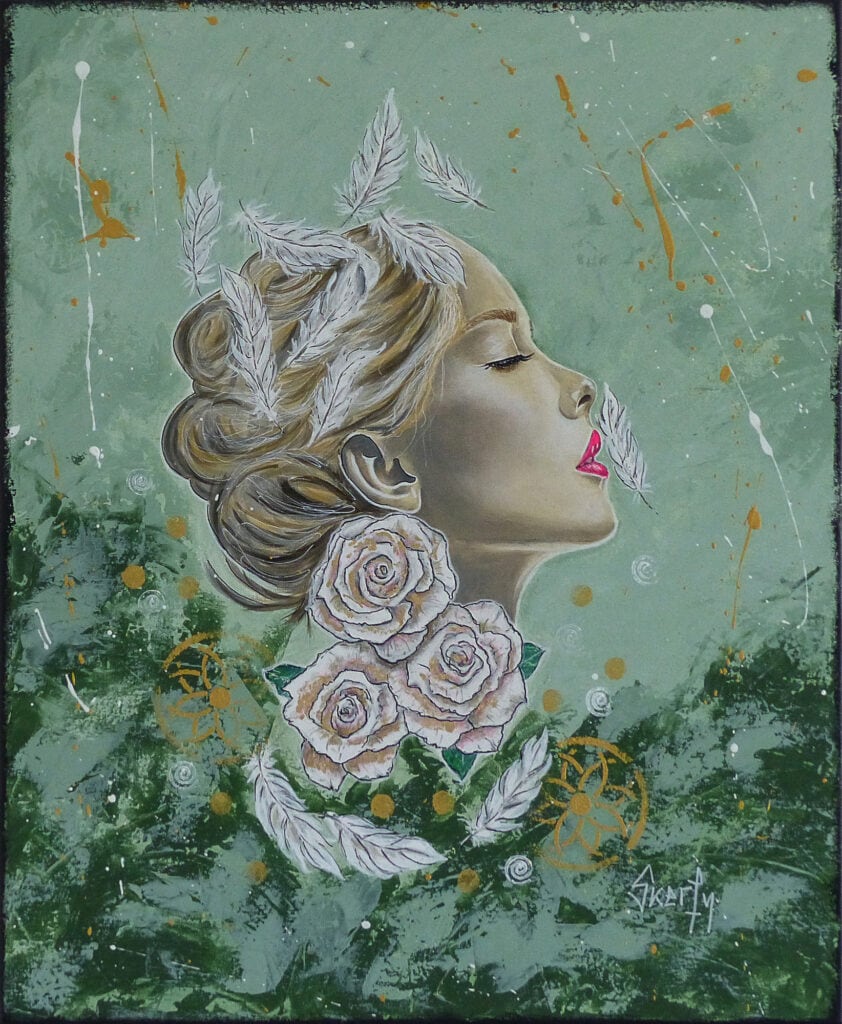 Peinture d'un profil de femme aux yeux clos, une plume blanche posée sur ses lèvres, des roses blanches au creux du cou, sur un fond vert amande semé de mandalas dorés