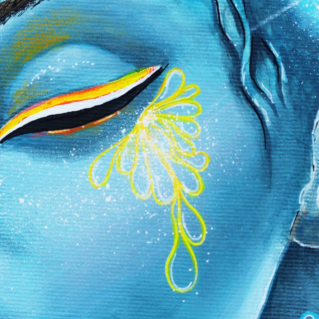 Indigo peinture, détail du portrait, visage bleu, oeil fermé contour jaune lumineux, motif jaune fluo sur la joue, éclaboussures blanches pour un effet lumineux